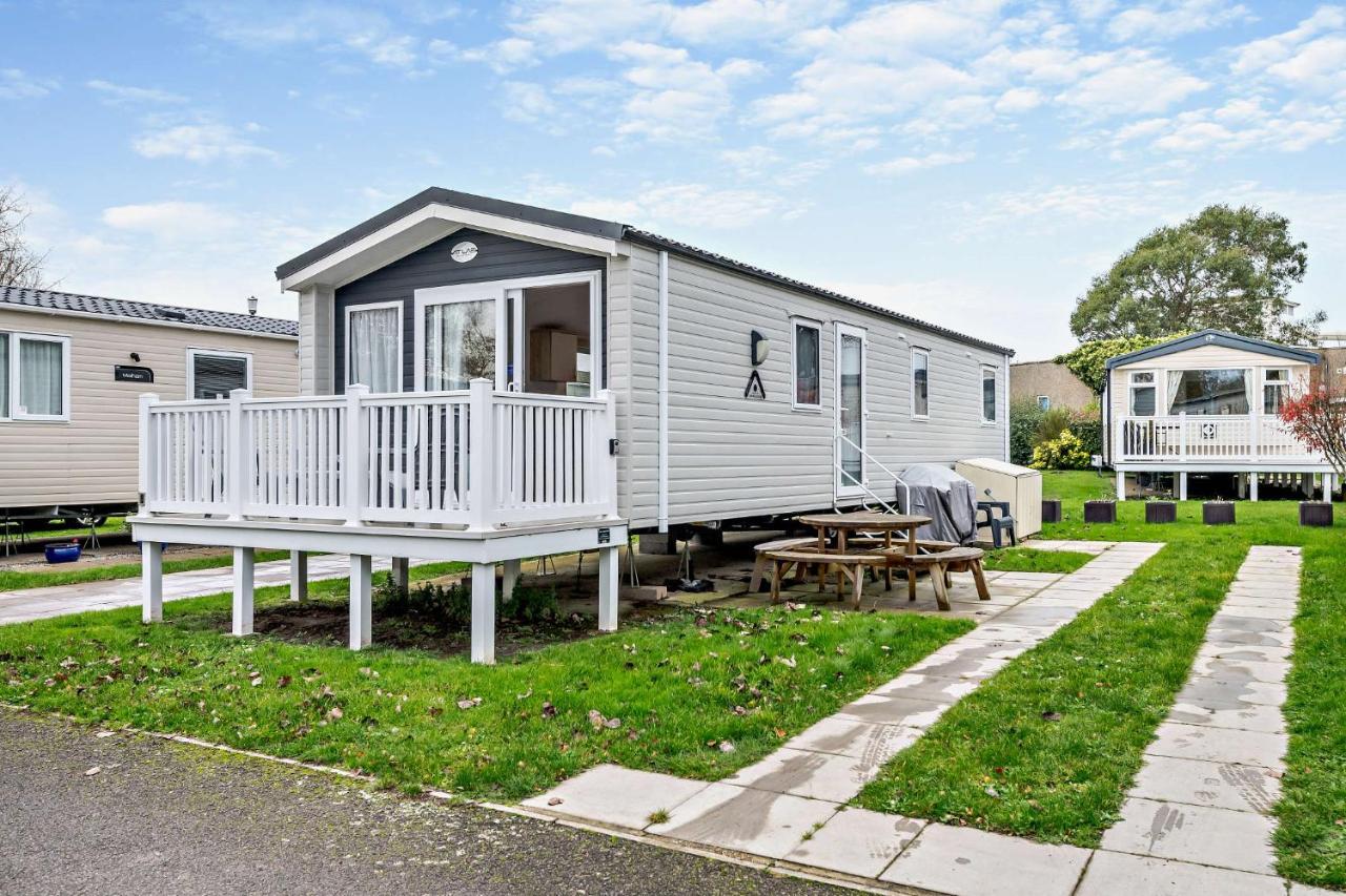 Sea La Vie Lodge, Rockley Park Holiday Park, Poole, Dorset Экстерьер фото