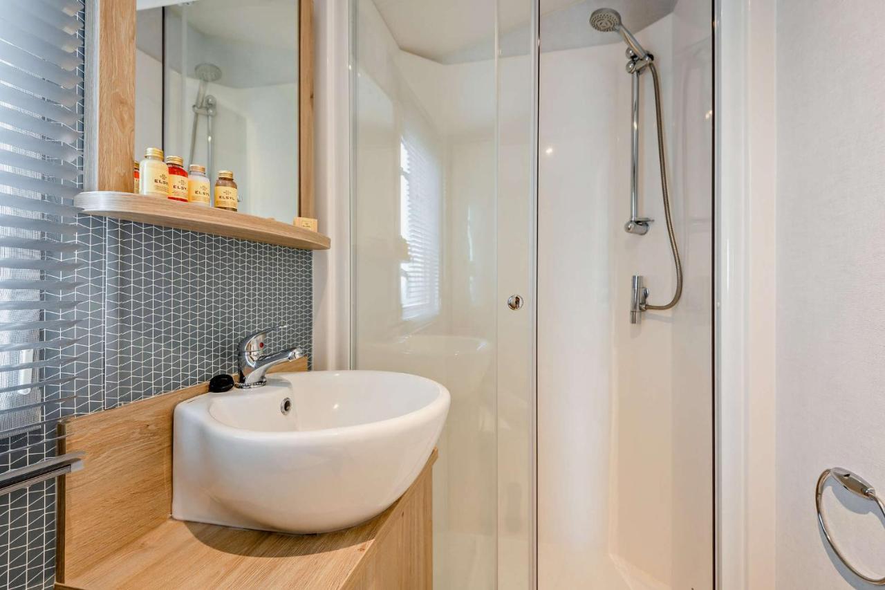 Sea La Vie Lodge, Rockley Park Holiday Park, Poole, Dorset Экстерьер фото